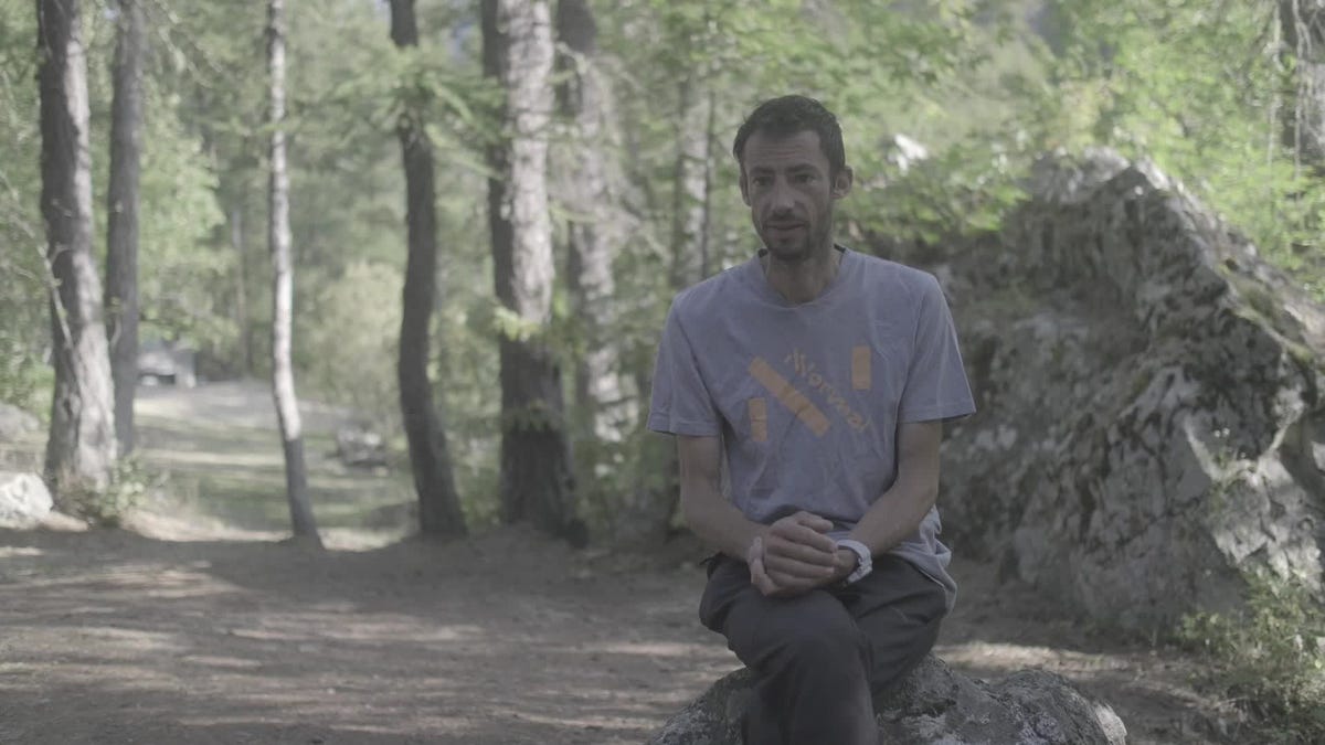 preview for El difícil reto de Kilian Jornet recorriendo los Alpes y subiendo cimas de 4.000 metros