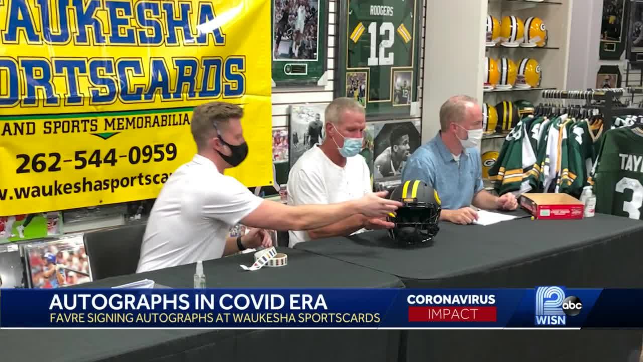 Coronavirus: Brett Favre signs autographs