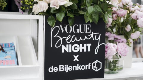 Font, Pink, Flower, Plant, Room, Hydrangea, Cut flowers, Home, Party, Floristry,
