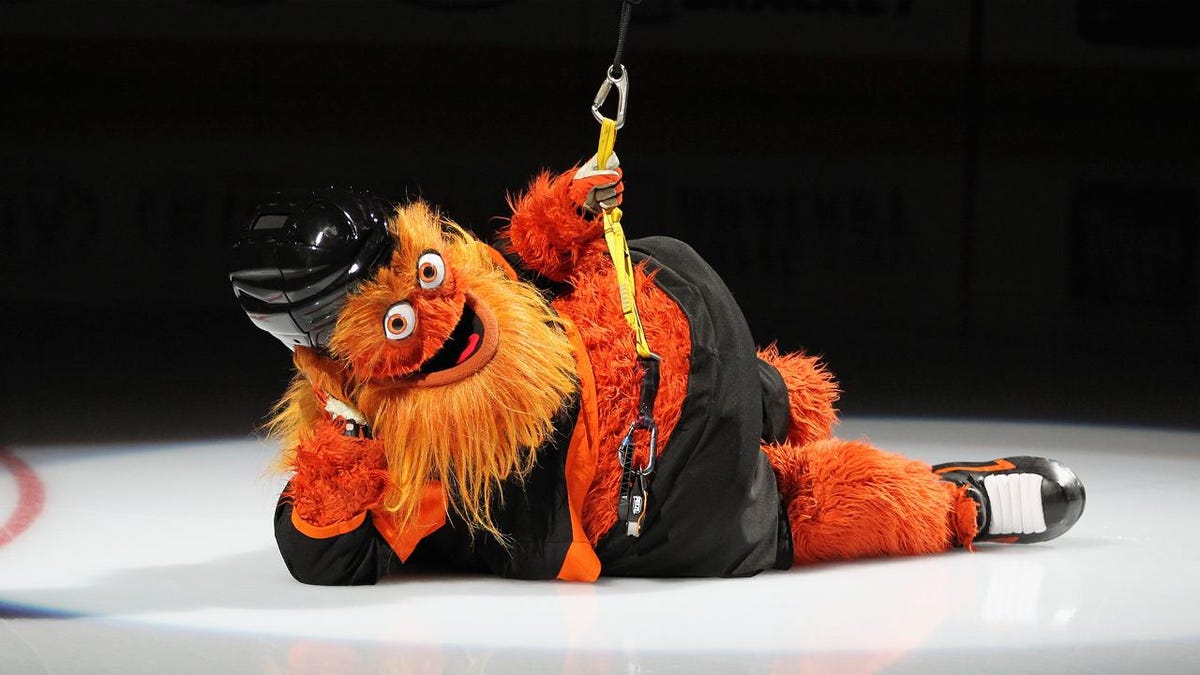 Watch Philadelphia Flyers mascot Gritty destroy Wells Fargo Center 'rage  room