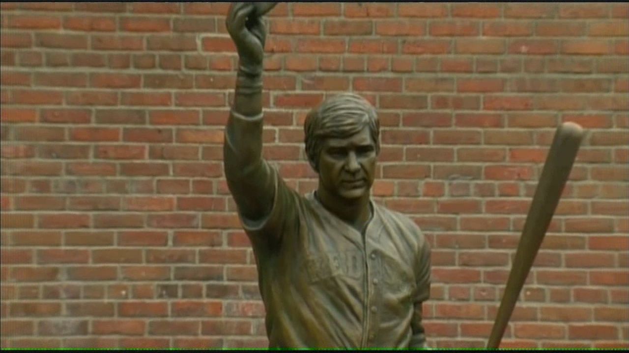 Red Sox to Unveil Statue of Bridgehampton's Carl Yastrzemski – Dan's Papers