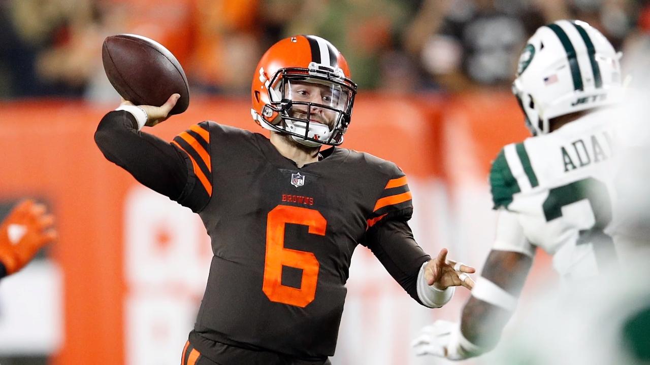 Baker Mayfield sports Christian Yelich jersey before Thursday game