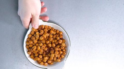 preview for Spicy Roasted Chickpeas