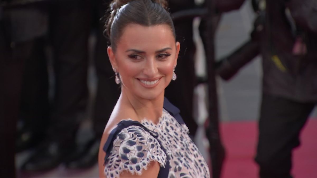 preview for Penelope Cruz, Bella Hadid and Amber Heard dazzle on Cannes 'Pain and Glory' carpet