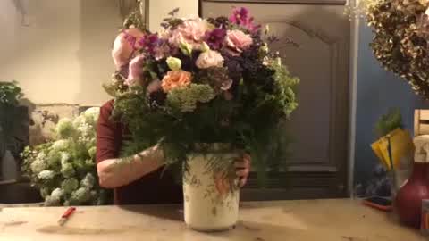 パリに住まうように花のある暮らしを楽しんで パリ感溢れる季節のブーケを毎月お届け パリに住まうように花のある暮らしを楽しんで パリ感溢れる季節のブーケを毎月お届け