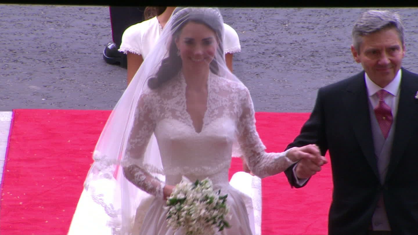 Kate Middleton arrives at her royal wedding 2011