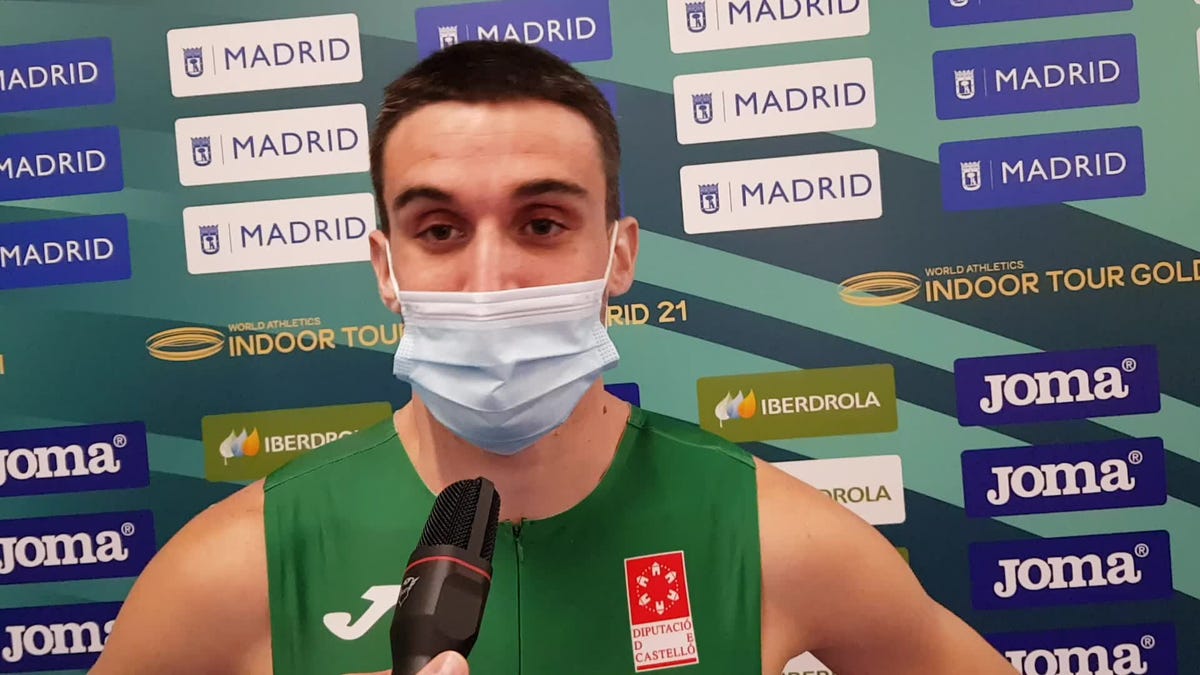 mariano garcía celebra su victoria en los 800m del mitin de madrid del world indoor tour 2021