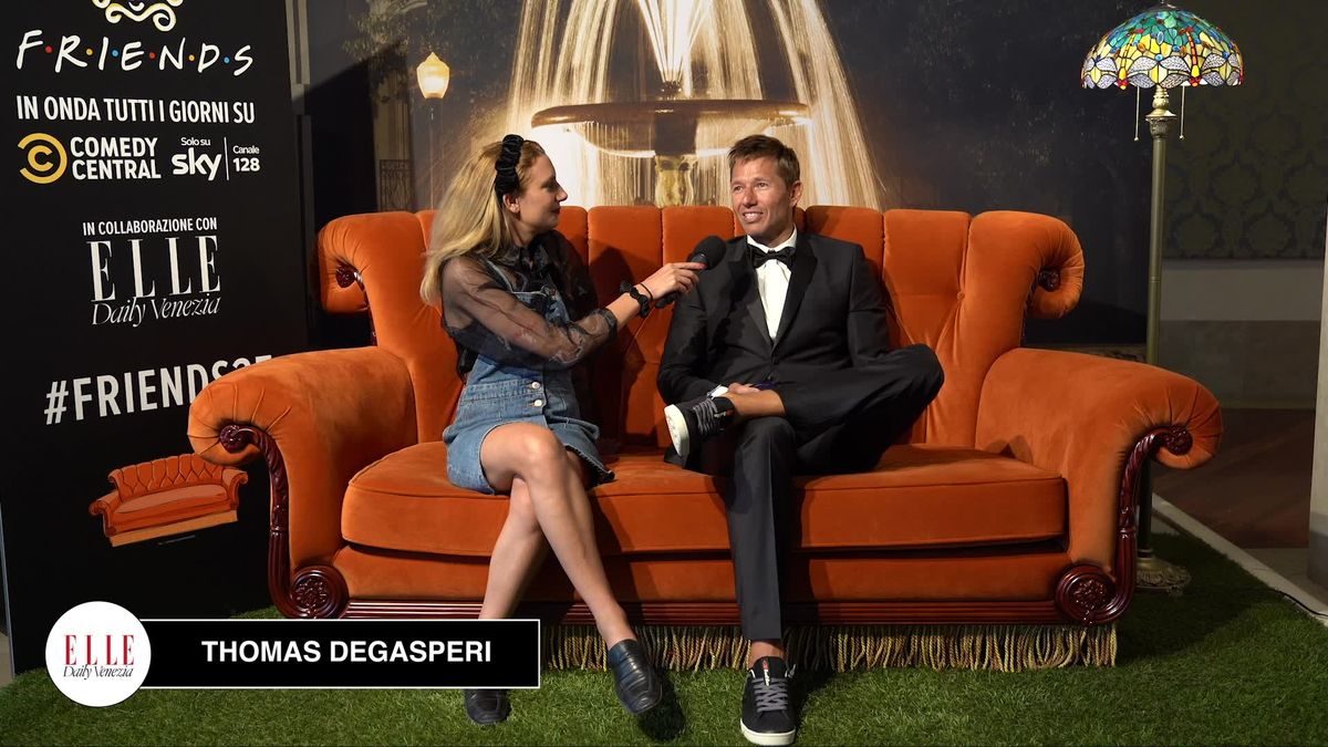 preview for Sul divano di Central Perk con Thomas Degasperi