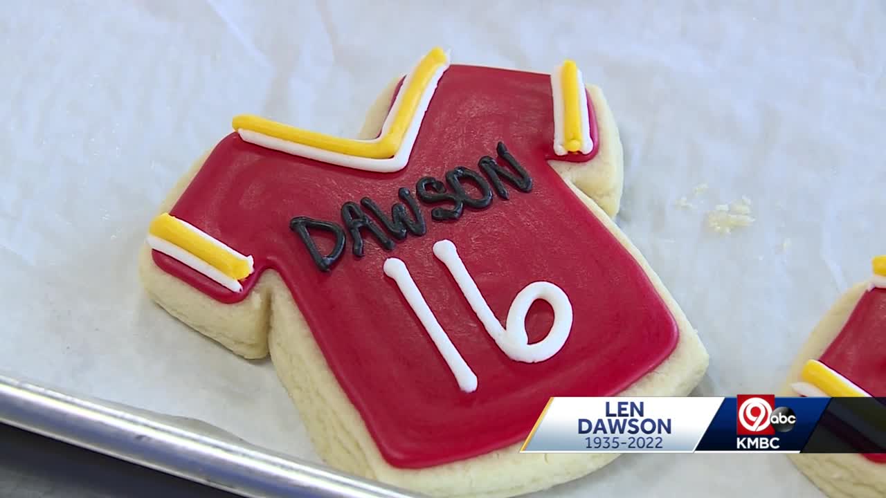 Overland Park bakery, creates cookies to honor Chiefs legend Len Dawson