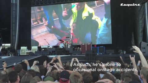 preview for Rock God Dave Grohl Chugs Beer, Falls Off Stage at First Foo Fighters Show of 2019