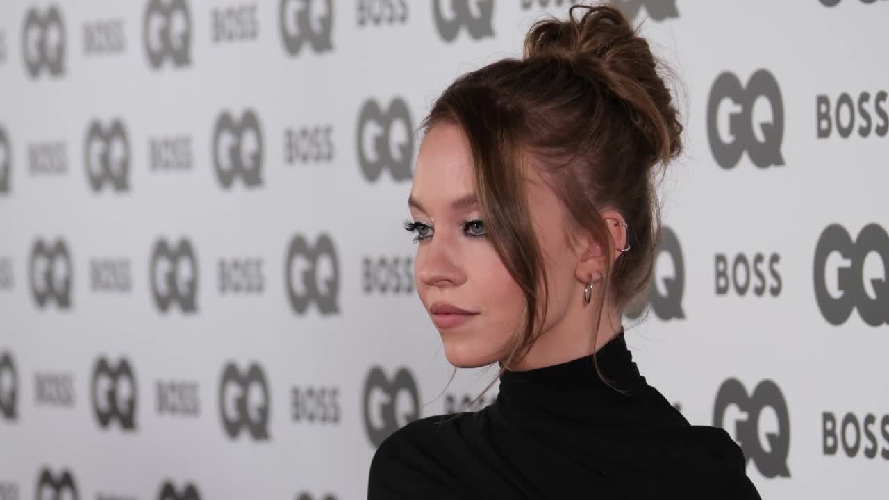 Sydney Sweeney's Abs And Butt Are Mega-Toned In A New Bikini Pic