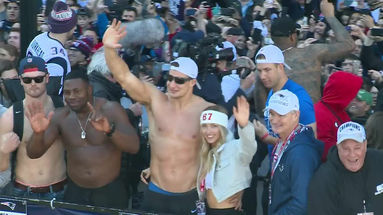 Rob Gronkowski Gets Shirtless A Patriots' Victory Parade With GF –  Hollywood Life