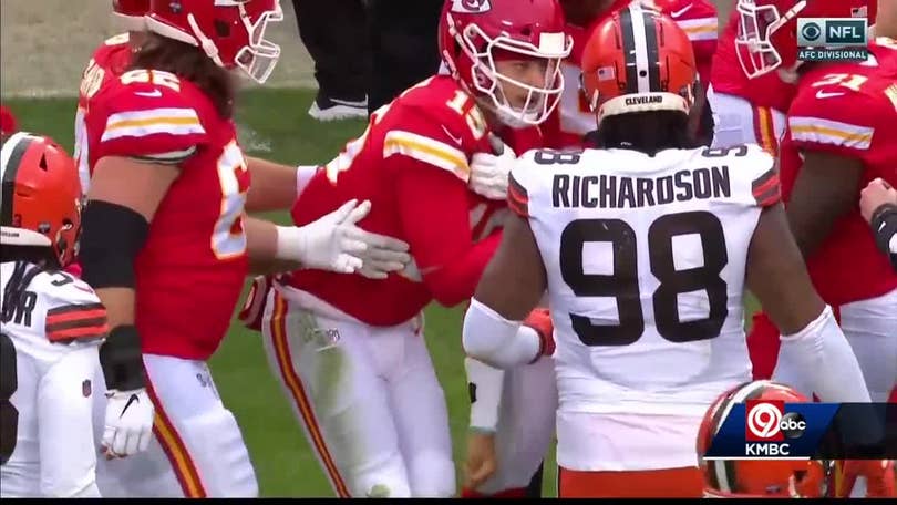 NFL: Chiefs' Patrick Mahomes May Have Tweaked Nerve, In Concussion