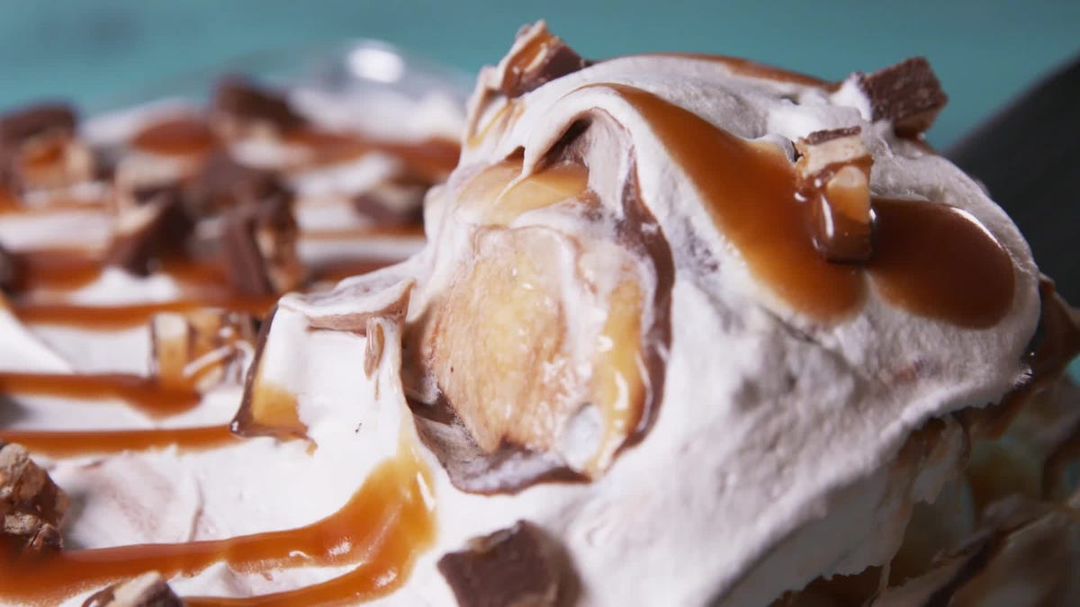 preview for You Know You Want This Snickers Lasagna