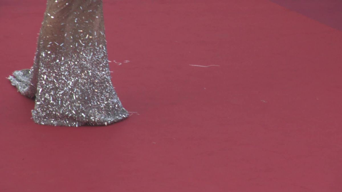 preview for Doutzen Kroes on the Cannes red carpet