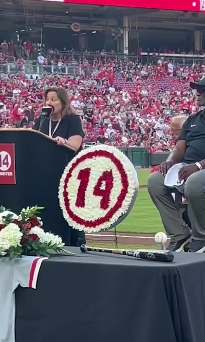WATCH: Reds fans deliver standing ovation on Pete Rose Night at GABP