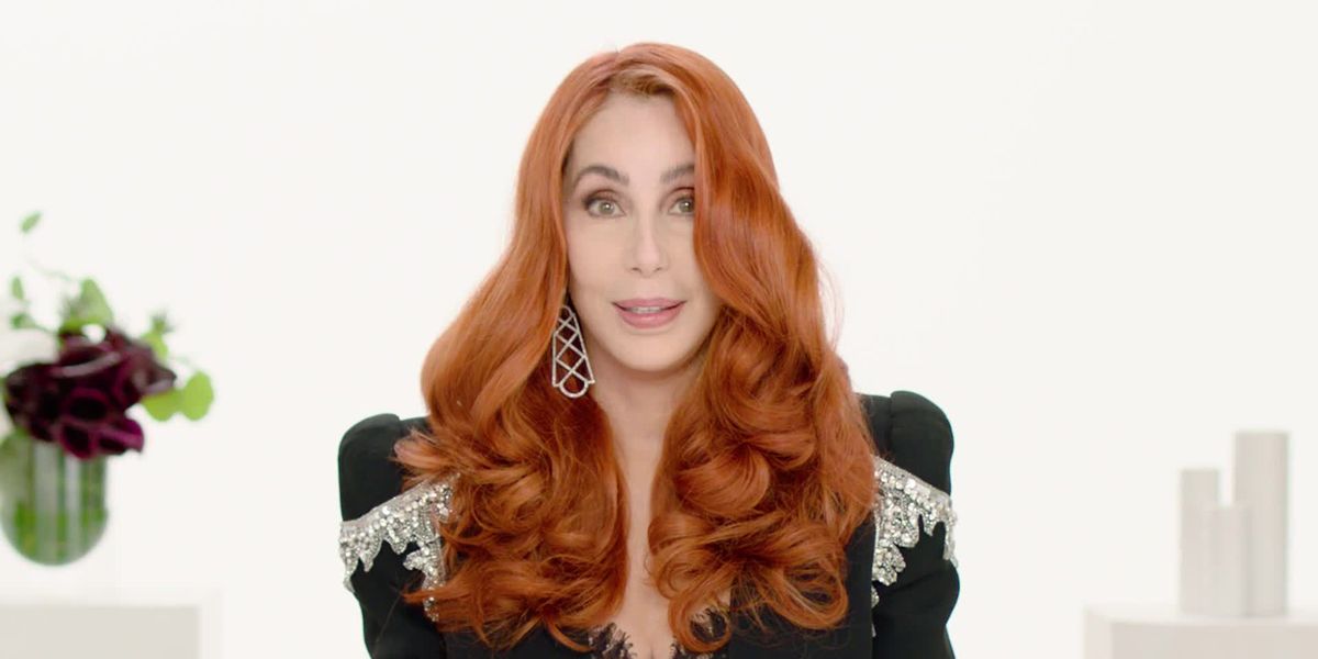 Cher blikt terug op haar meest iconische modemomenten - VOGUE Nederland