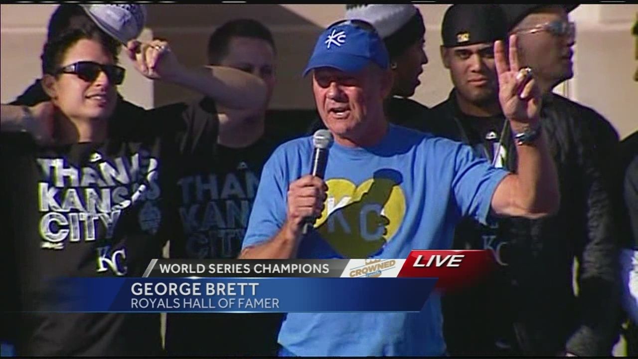 against the Kansas City Royals hall of famers George Brett, center