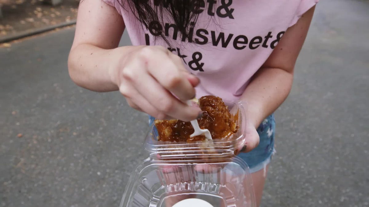 preview for 1 Woman, 20 Treats, And A 100-Degree Day: This Is The Hersheypark Eating Challenge