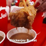 We Got To Try Cult-Favorite Jollibee Fried Chicken And Banana Ketchup Spaghetti