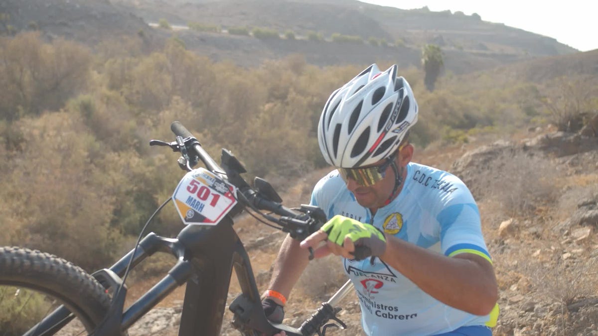varios participantes en la transgrancanaria bike 2023