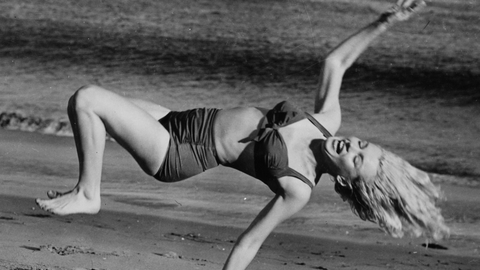 preview for 25 Vintage Pictures of Our Favorite Icons Enjoying Summer