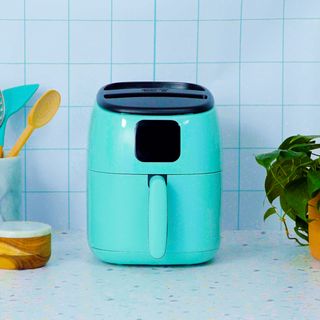 how to clean a basketstyle air fryer