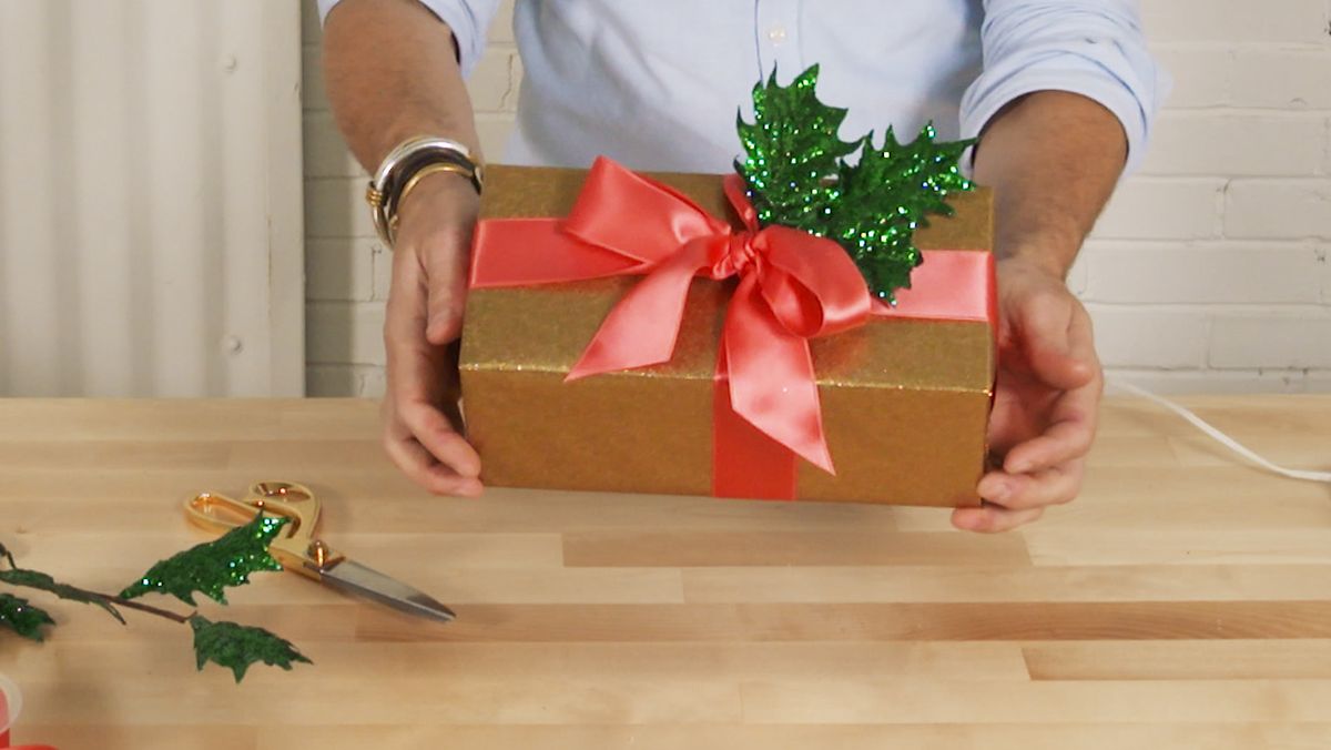 Little Elf – This $6 Gadget Is a Gift Wrapper's Best Friend