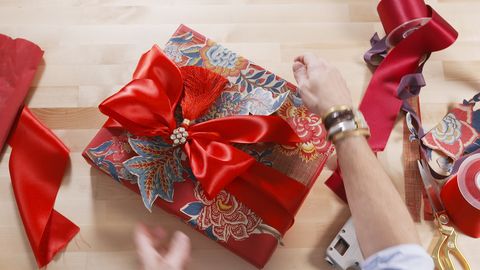 preview for Gift Wrapping Inspired by Iconic Rooms