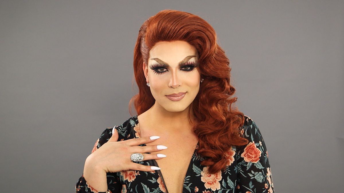 preview for Best Of Alexis Michelle | Cosmo Queens