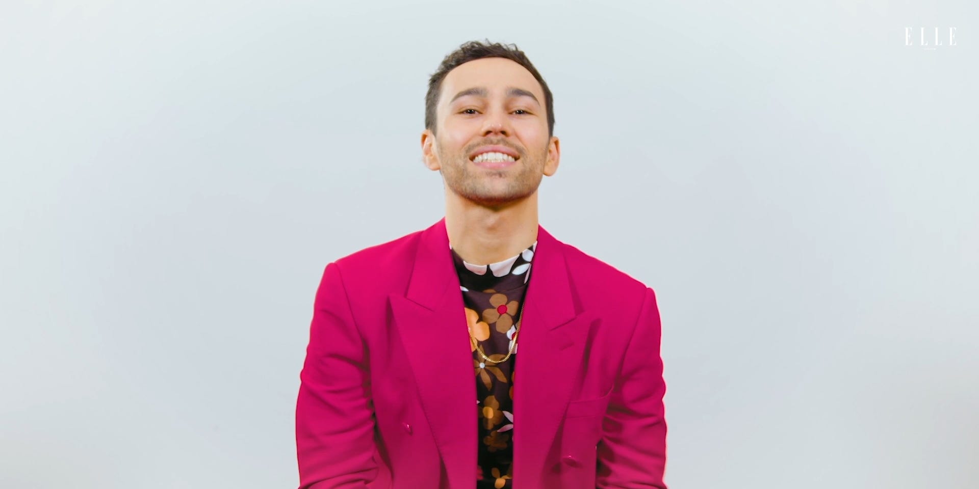 MAX Sings BTS, Ariana Grande, and Miley Cyrus in a Game of Song Association MAX Sings BTS, Ariana Grande, and Miley Cyrus in a Game of Song Association