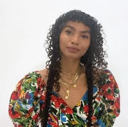 sophia roe stands in front of a plain white background sophia roe stands in front of a plain white background