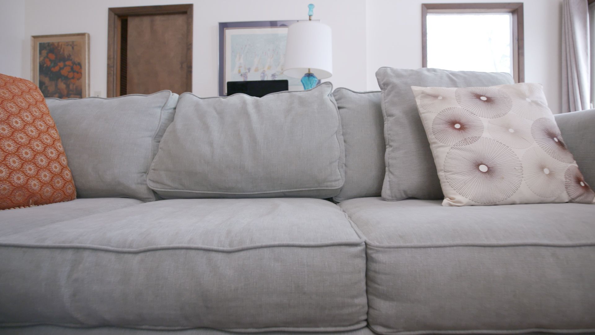 Trucos para limpiar el sofá de tela o cuero
