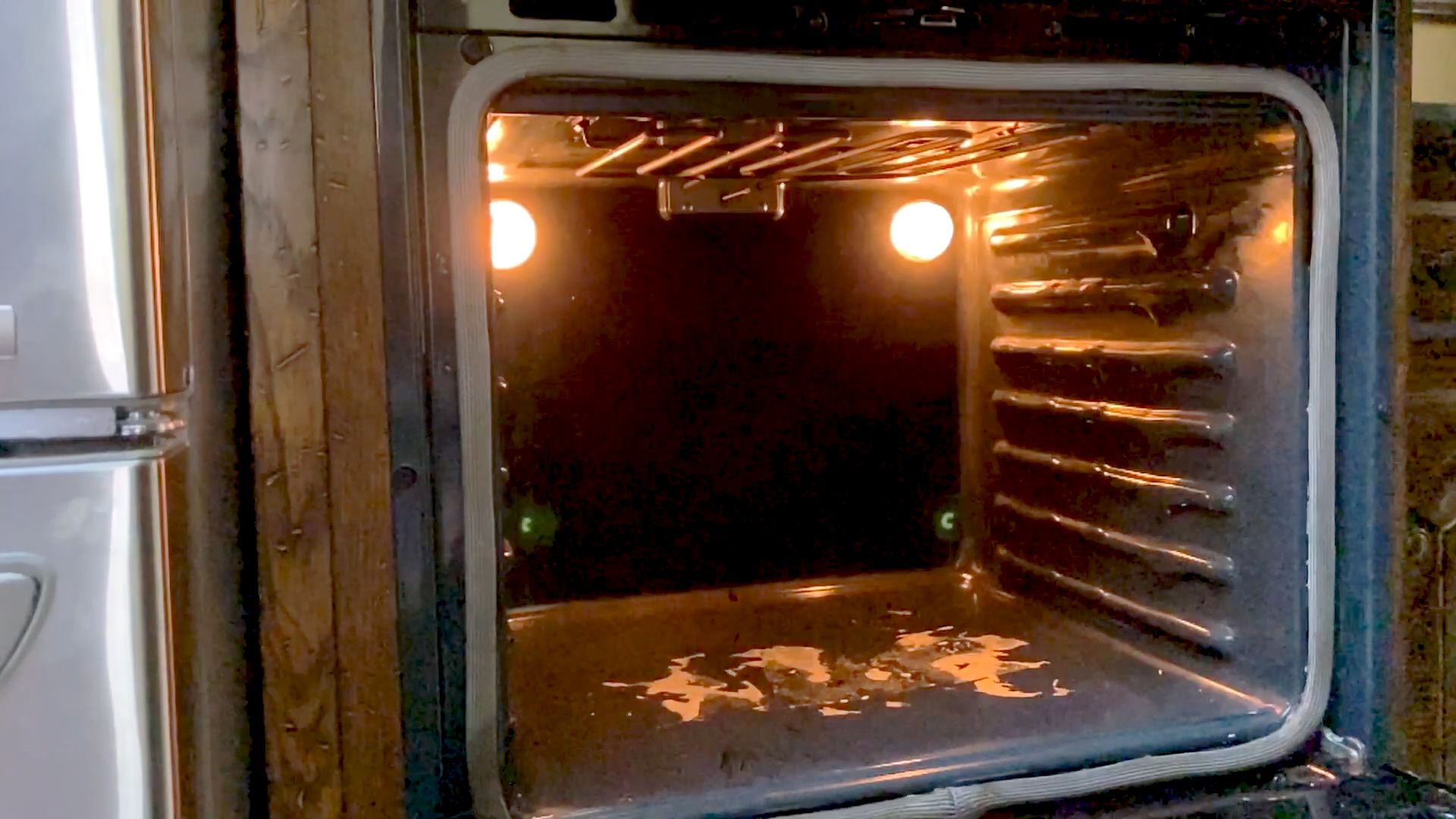 How to clean an oven quickly and easily