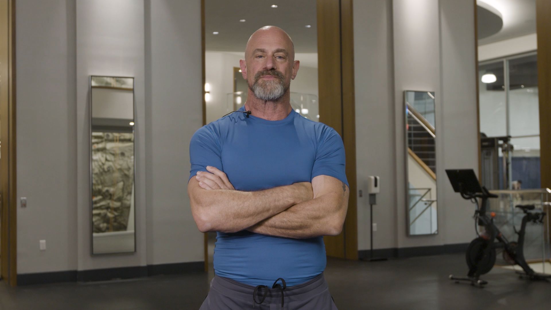 Christopher Meloni, Jason Priestley pose as part of the cast for Broadway  sensation 