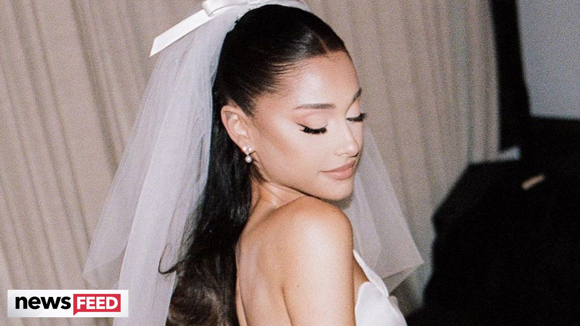 Ariana Grande Hair Down See The Singer Without Her Ponytail