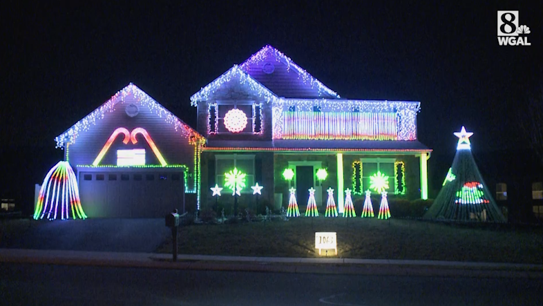 https://hips.hearstapps.com/vidthumb/images/25-nights-of-lights-empress-drive-mechanicsburg-658372cc307e3.png?crop=1.00xw%3A1.00xh%3B0%2C0&resize=810%3A*