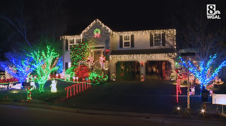 https://hips.hearstapps.com/vidthumb/images/25-nights-of-lights-longfellow-drive-lancaster-658394a14632d.png?crop=0.992xw%3A1.00xh%3B0.00489xw%2C0&resize=810%3A*