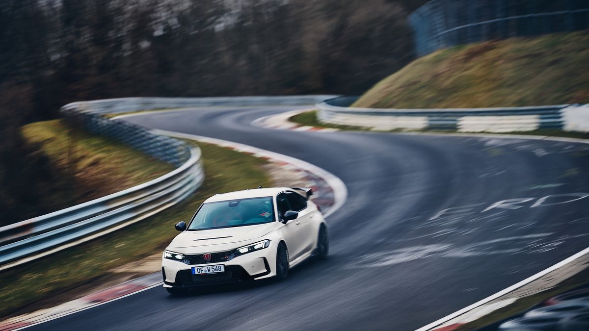 preview for Así vuela el nuevo Honda Civic Type R para lograr un récord en Nürburgring