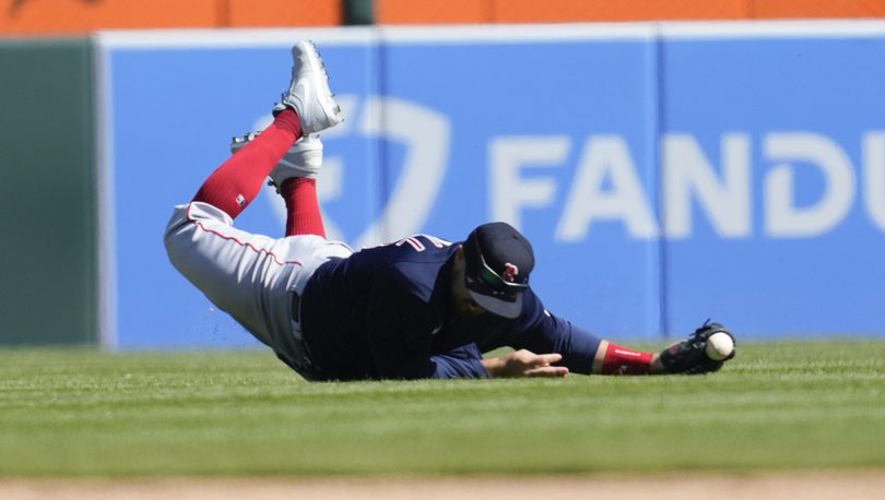 Red Sox Adam Duvall fractures left wrist, no estimate for return