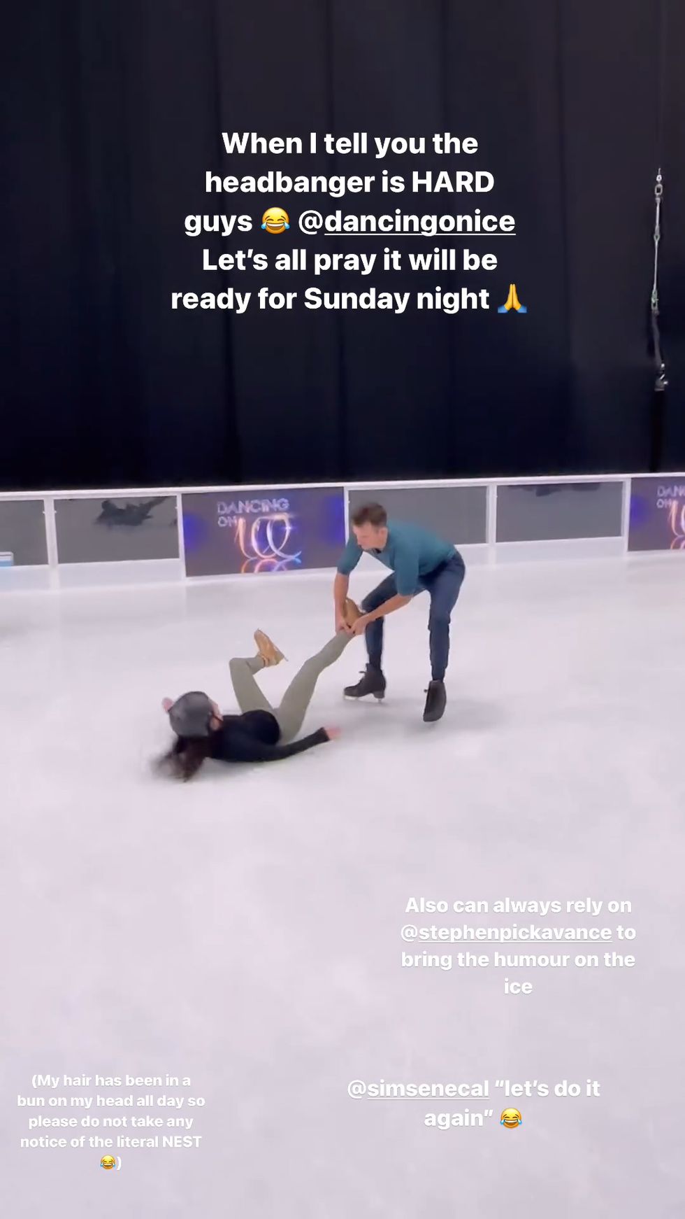 Amber Davies teilt den Trainingsclip „Tanzen auf dem Eis“.