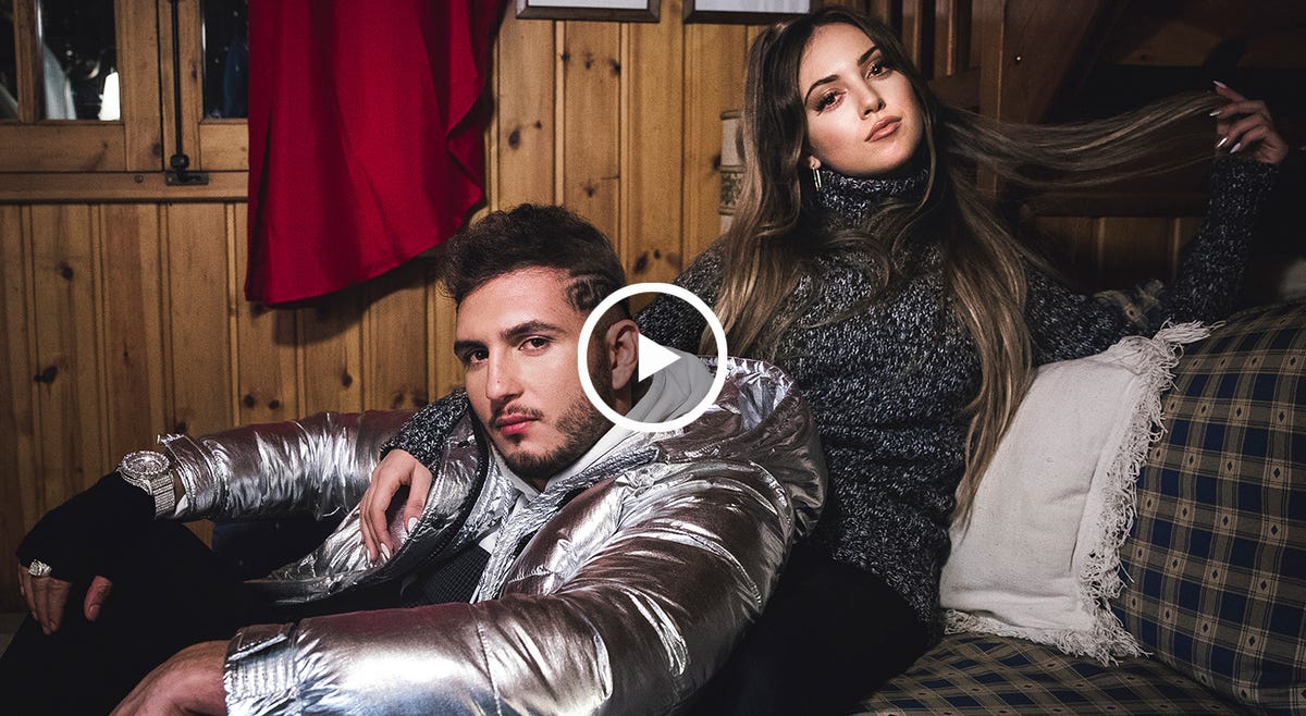 Ana Mena y Omar Montes, cantantes, videoclip de Omar Montes, Como el agua de Omar, Videoclip de Como el agua