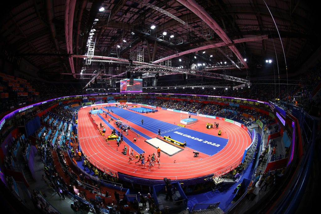 preview for ¿Qué diferencia al atletismo en pista cubierta?