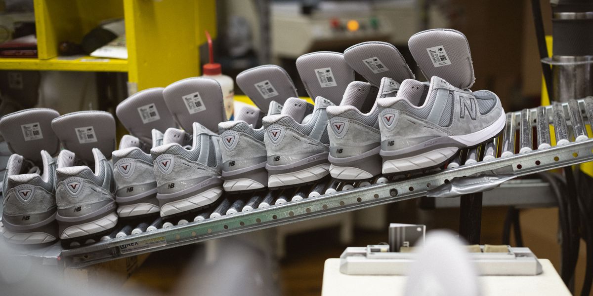 Medieval cadena tifón New Balance Factory Tour | How Are New Balance Shoes Made?