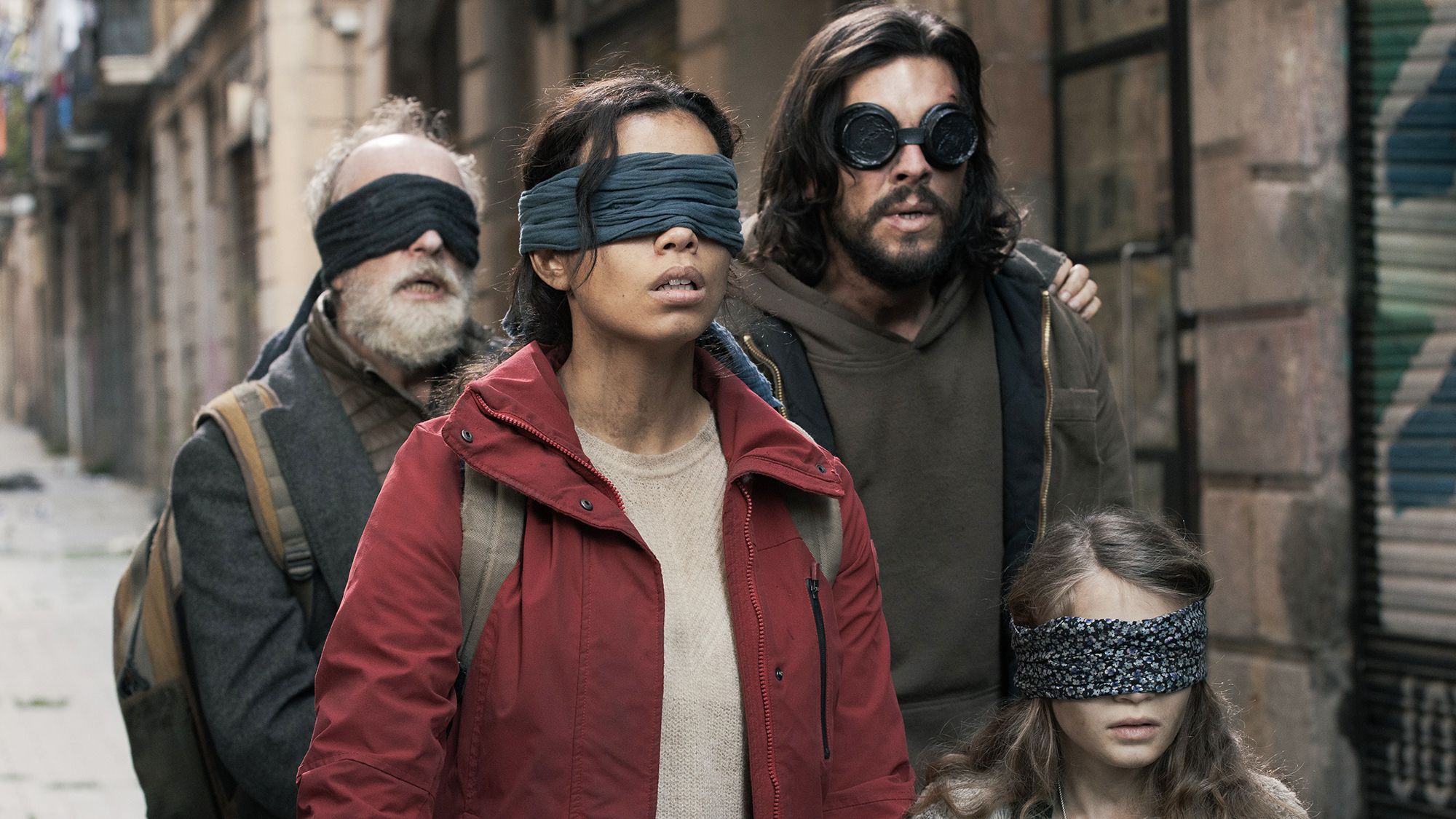 Así es el espectacular primer tráiler de 'Bird Box Barcelona' de Netflix,  la secuela de 'A ciegas' que cambia a Sandra Bullock por Mario Casas