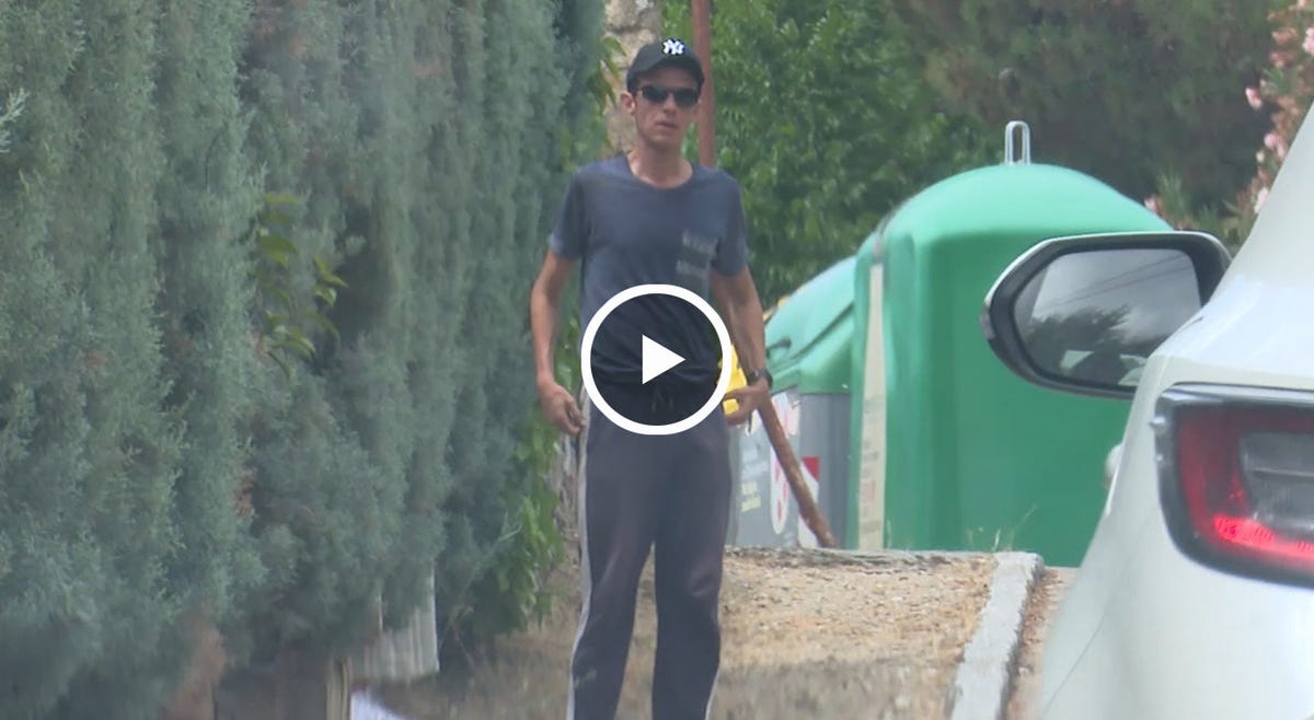 camilo sesto junior ya está instalado en la casa que fuera de su padre, con una joven