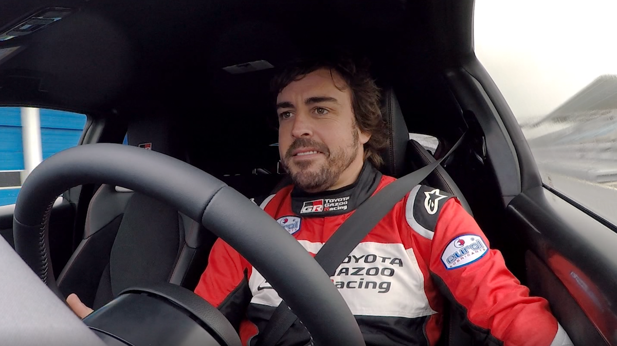 preview for Fernando Alonso pone a prueba el Toyota GR Yaris
