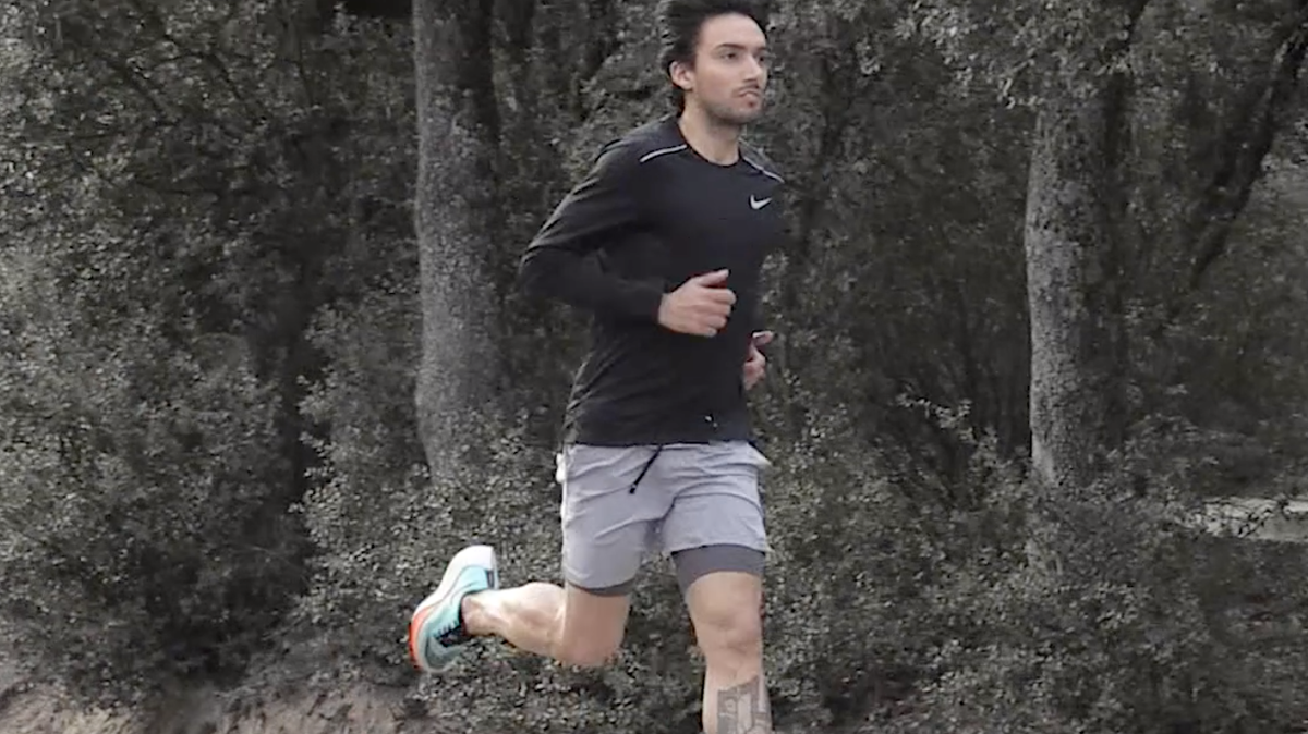 preview for Fernando Carro salta sin obstáculos a la portada de marzo de Runner's World