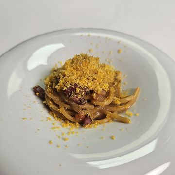 espaguetis a la carbonara, plato del chef gianni pinto para el restaurante italiano noi de madrid