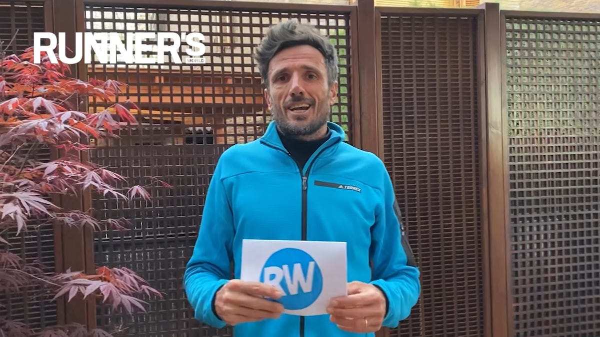Chema Martínez explicando desde su casa los efectos del confinamiento en el estado físico